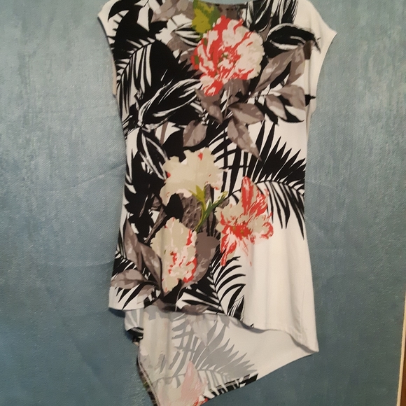 Floral top - Picture 1 of 2